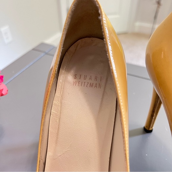 Stuart Weitzman Taupe Tan Patent Leather Round Toe Heels - Picture 3 of 11
